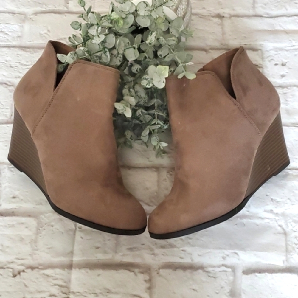 🌸SODA BOOTIES IN FAUX SUEDE.